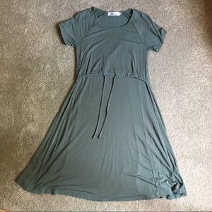 Latched Mama drawstring nursing dress 🤱🏻 👗